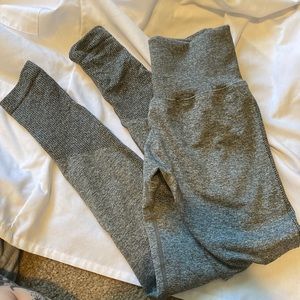 Leggings with butt scrunch style